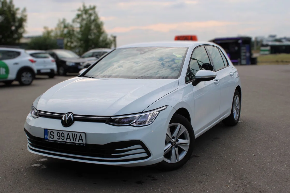Volkswagen Golf 8 - mașină de școală auto profesională Auto Avantaj Iași